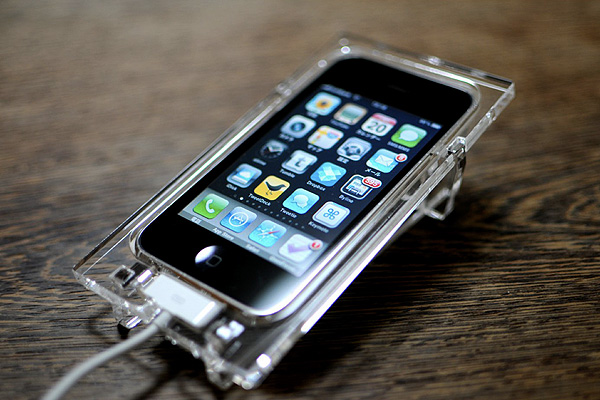 iPhone_key-stand01.jpg